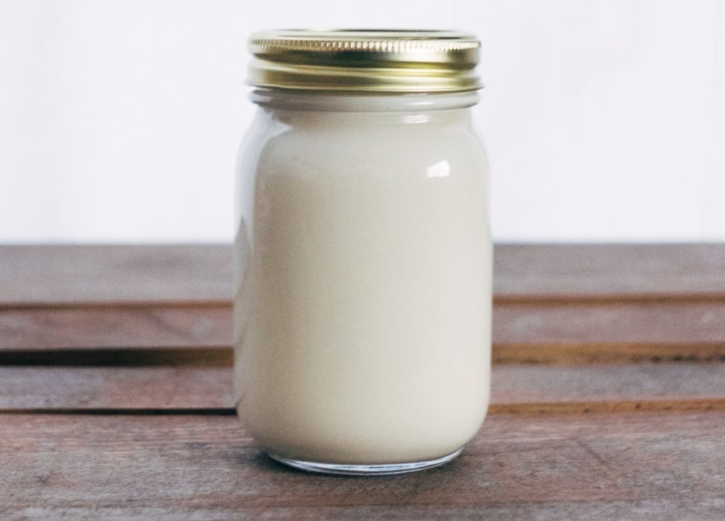 Espumar la leche con un frasco con tapa hermética